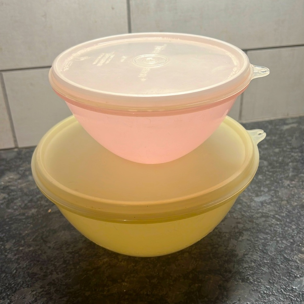 Vintage Wonderlier bowls from Tupperware. Set of 2. Lg is 3.5 cup & Sm is 2 cup